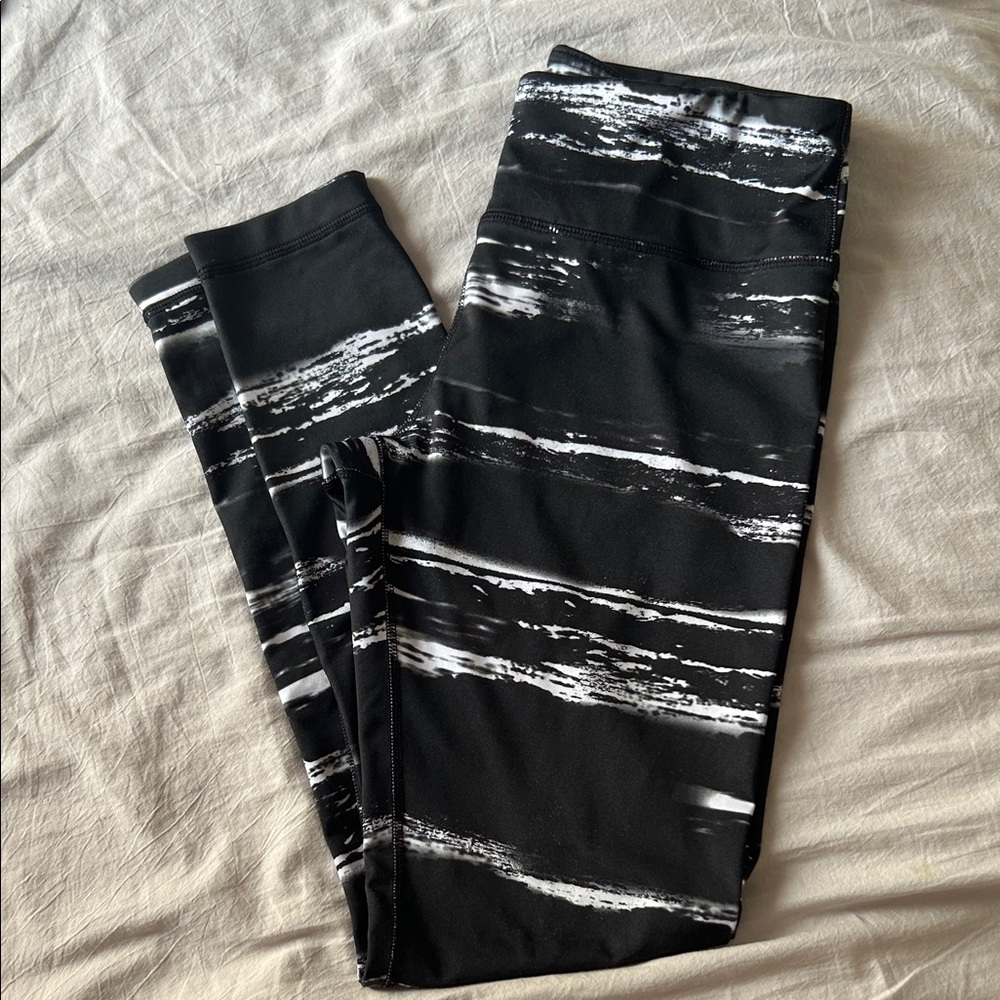 90 Degree By Reflex Black and White Patterned workout pants